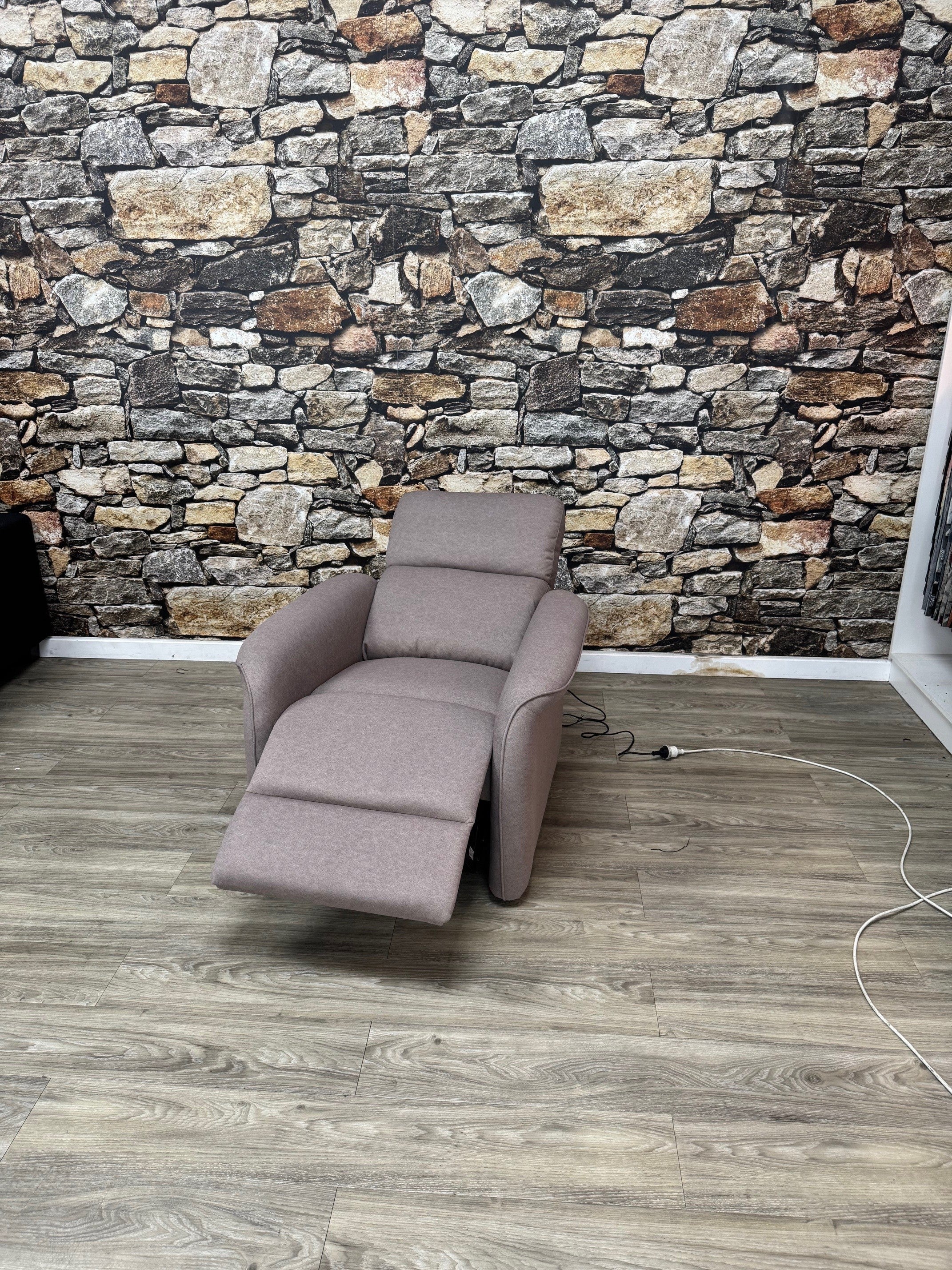 Diamond Lift Chair (770)