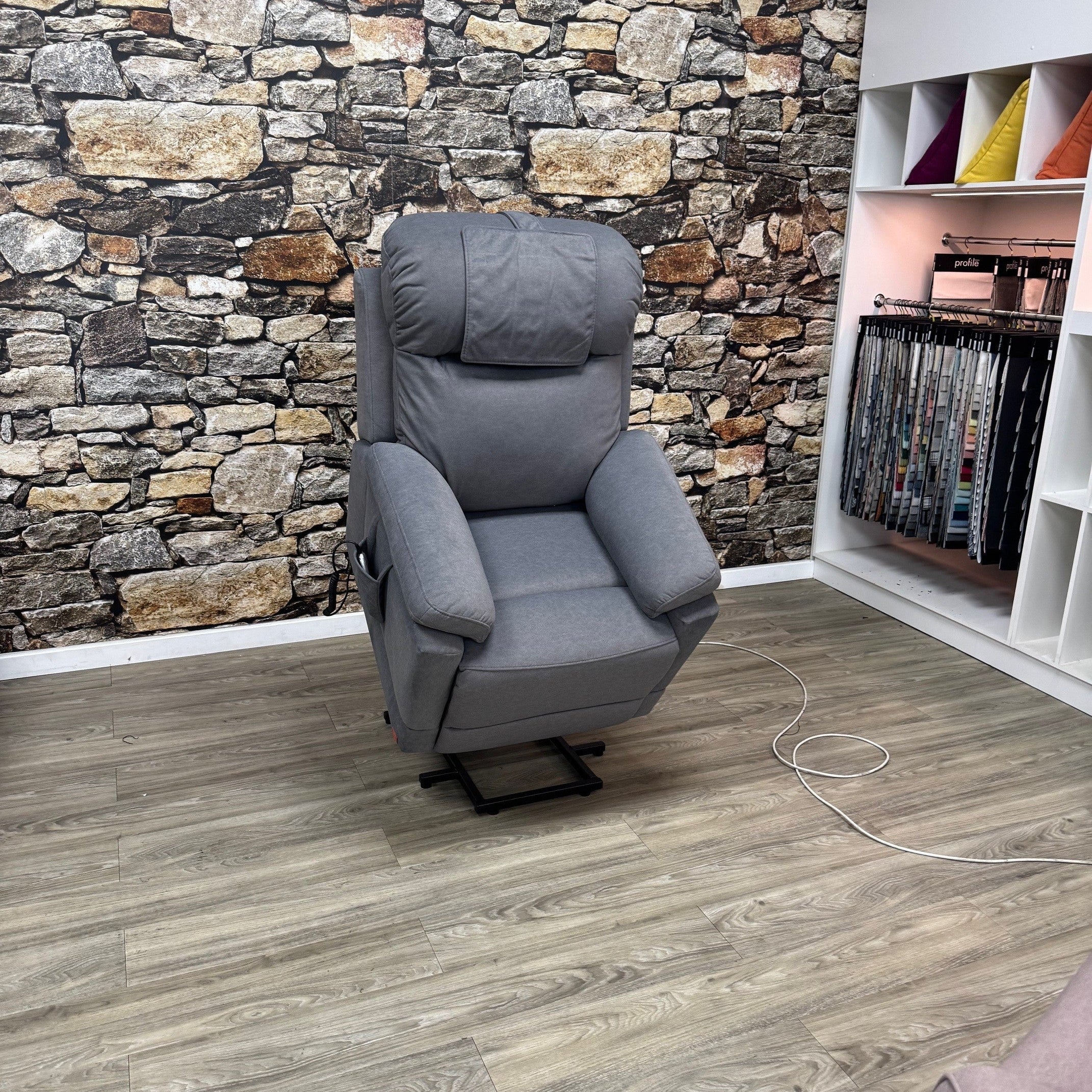 Rockerfeller Lift Chair (769)
