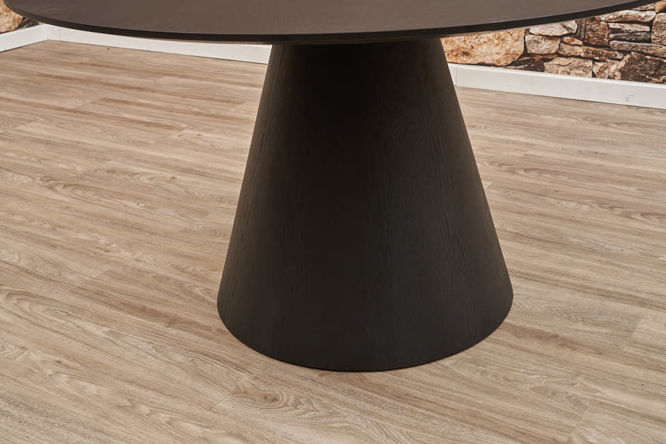 Tavamo Dining Table