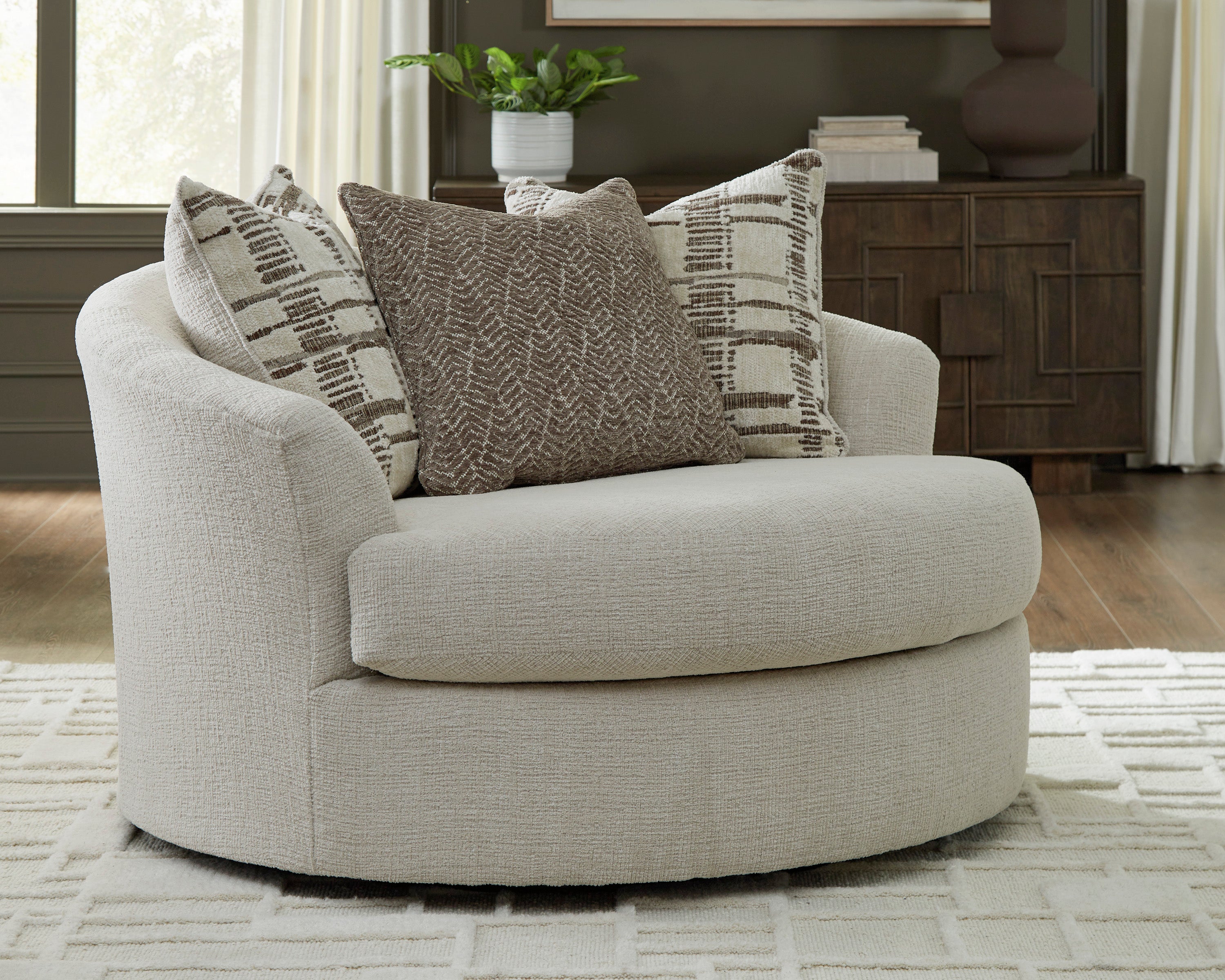 Barrelton Swivel Chair