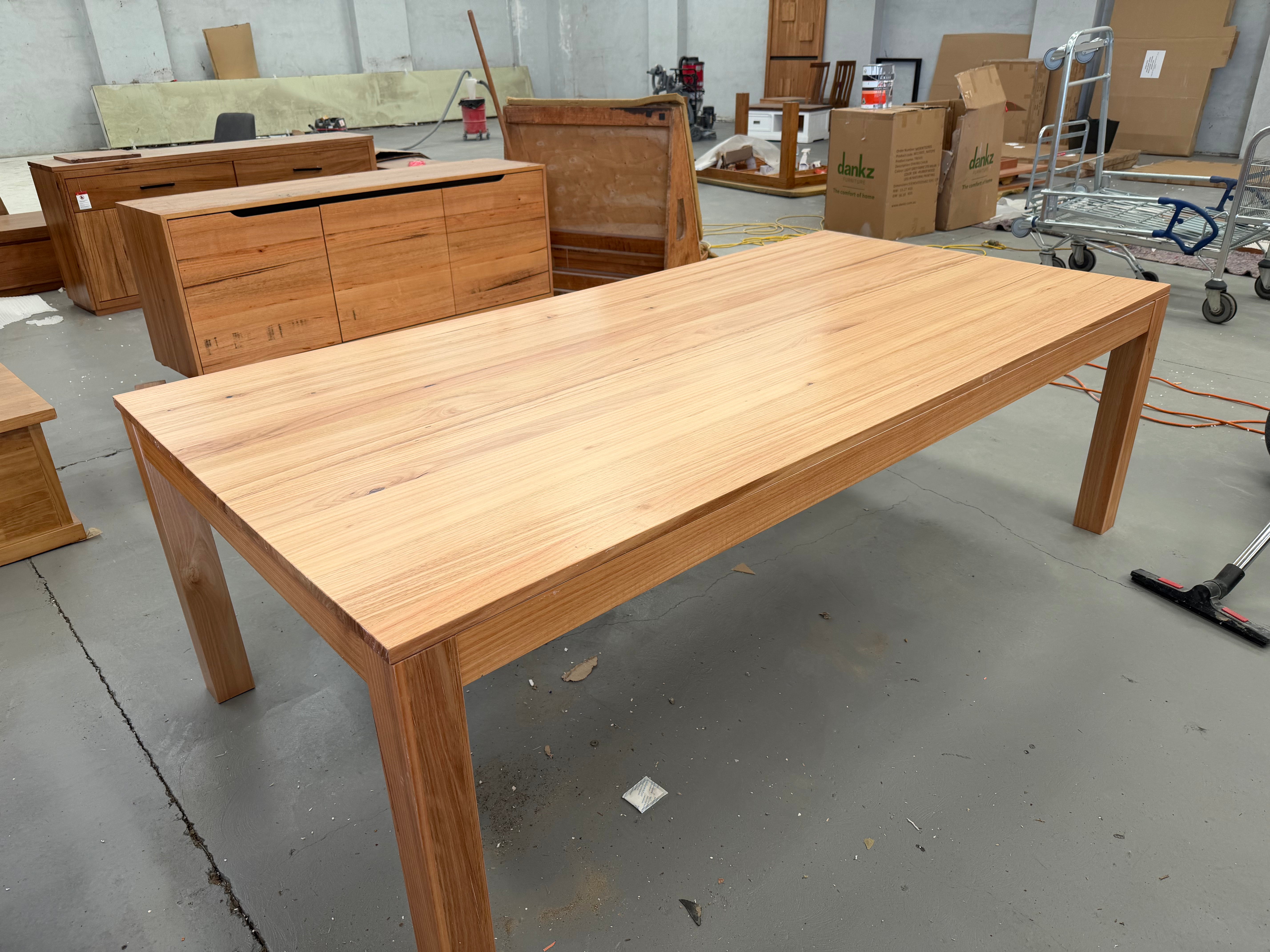 Chicago Dining Table (Warehouse)